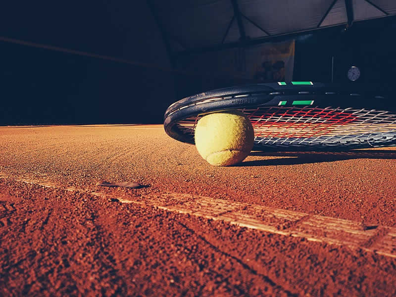 Ausrüstung für das Tennisspiel wählen